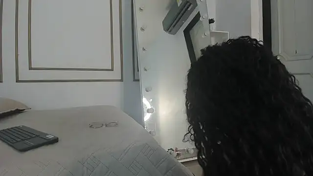 kristyl paez online show from February 2, 2026, 6:51 pm