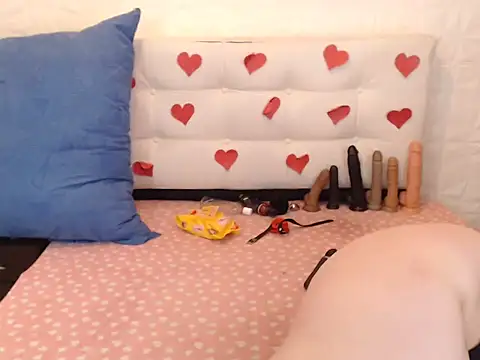 Snapshot of Angiee_BBW chatting on February 24, 2025, 5:53 pm Angiee BBW online show from February 24, 2025, 5:53 pm