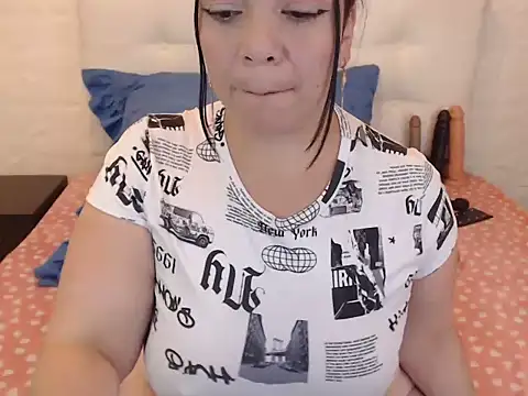 Snapshot of Angiee_BBW chatting on March 11, 2025, 9:04 pm Angiee BBW online show from March 11, 2025, 9:04 pm
