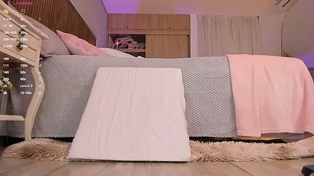 tatikiss  online show from March 19, 2026, 11:54 am