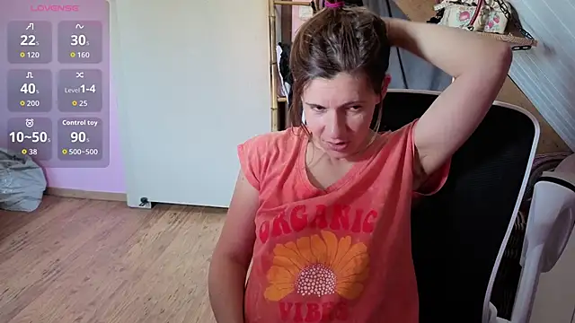 Snapshot of Lina_lou4 chatting on April 7, 2026, 3:03 pm Lina lou4 online show from April 7, 2026, 3:03 pm