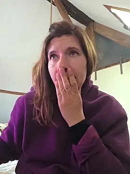 Snapshot of Lina_lou4 chatting on March 28, 2026, 10:27 am Lina lou4 online show from March 28, 2026, 10:27 am