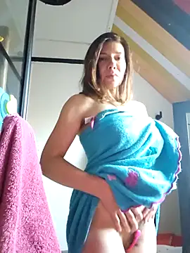Snapshot of Lina_lou4 chatting on February 20, 2025, 7:34 am Lina lou4 online show from February 20, 2025, 7:34 am