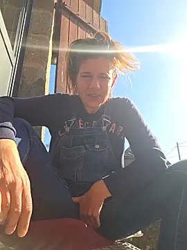 Snapshot of Lina_lou4 chatting on March 19, 2026, 9:31 am Lina lou4 online show from March 19, 2026, 9:31 am