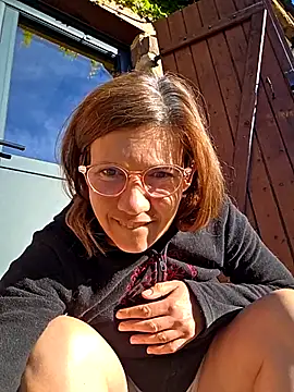 Snapshot of Lina_lou4 chatting on October 8, 2025, 7:54 am Lina lou4 online show from October 8, 2025, 7:54 am