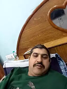 Snapshot of Amandev7 chatting on February 5, 2026, 3:57 am Amandev7 online show from February 5, 2026, 3:57 am