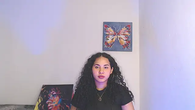 Snapshot of luciana_keating chatting on September 15, 2025, 4:07 pm luciana keating online show from September 15, 2025, 4:07 pm