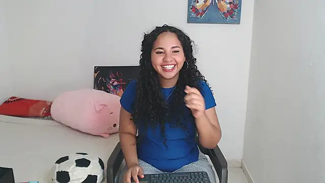 Snapshot of luciana_keating chatting on October 5, 2025, 5:42 am luciana keating online show from October 5, 2025, 5:42 am