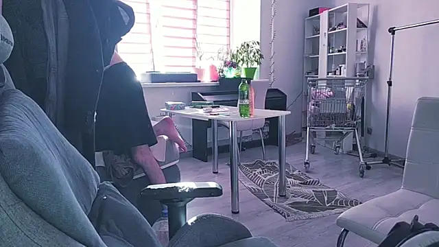 CandyChell online show from April 14, 2026, 12:54 pm