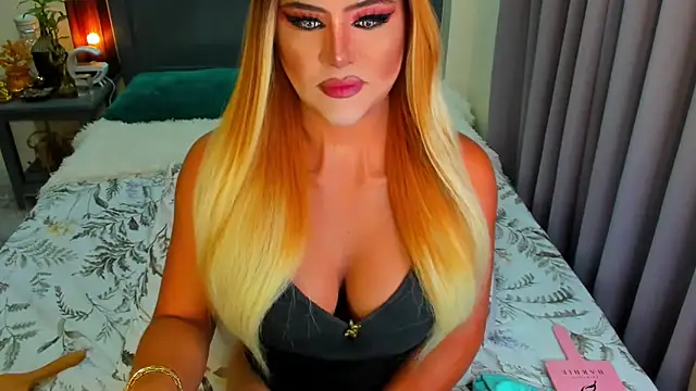 Snapshot of MissNaughtyTyra chatting on September 10, 2025, 1:37 am MissNaughtyTyra online show from September 10, 2025, 1:37 am