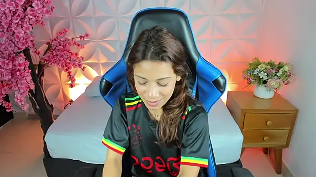 cora 22 online show from February 20, 2025, 12:57 pm