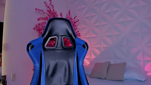 cora 22 online show from December 5, 2025, 12:48 pm