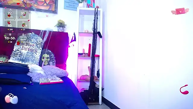 Snapshot of louise_nails chatting on November 4, 2025, 4:44 pm louise nails online show from November 4, 2025, 4:44 pm