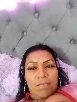 Snapshot of louise_nails chatting on February 28, 2025, 4:20 pm louise nails online show from February 28, 2025, 4:20 pm