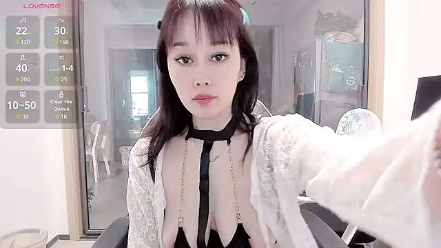 Vivian-6 online show from March 6, 2026, 4:07 am