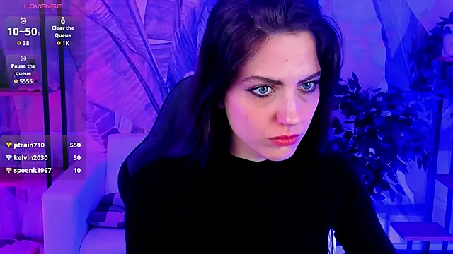 Snapshot of EmilyWilden chatting on December 8, 2024, 12:30 pm EmilyWilden online show from December 8, 2024, 12:30 pm