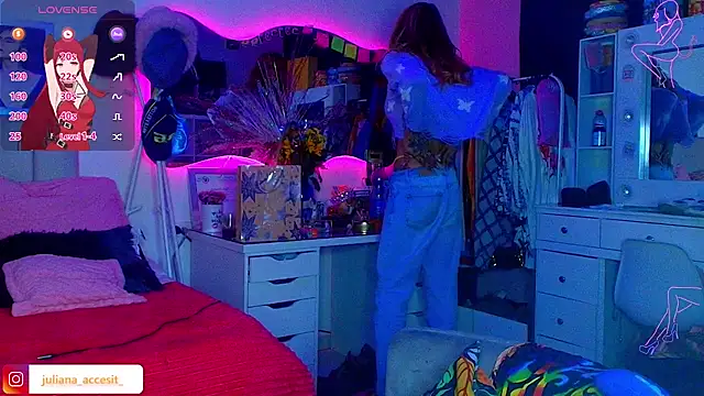 Snapshot of caroline_cossei chatting on March 8, 2026, 5:33 am caroline cossei online show from March 8, 2026, 5:33 am