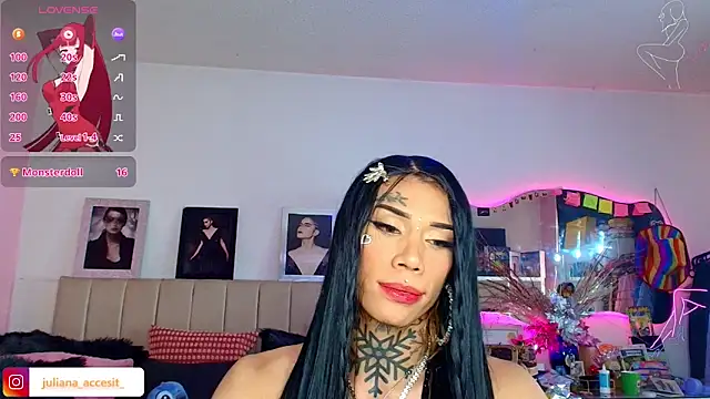 Snapshot of caroline_cossei chatting on March 18, 2026, 6:53 pm caroline cossei online show from March 18, 2026, 6:53 pm