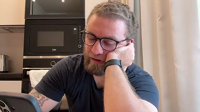 Bear bear  online show from April 10, 2026, 10:22 am