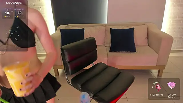 Snapshot of JuanitaClay chatting on March 18, 2025, 11:53 pm JuanitaClay online show from March 18, 2025, 11:53 pm