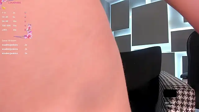 Snapshot of JuanitaClay chatting on October 27, 2025, 4:19 pm JuanitaClay online show from October 27, 2025, 4:19 pm