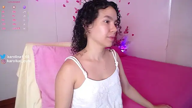 Karolina 1 online show from October 21, 2025, 1:43 pm