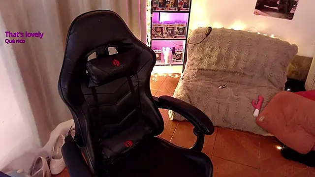 Snapshot of Emmy_Ruiz chatting on February 16, 2026, 2:32 am Emmy Ruiz online show from February 16, 2026, 2:32 am