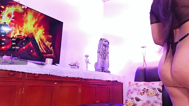 Snapshot of lara_giraldo chatting on April 15, 2026, 1:22 am lara giraldo online show from April 15, 2026, 1:22 am