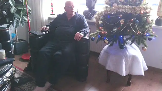 Exhib070 online show from December 17, 2024, 11:39 am