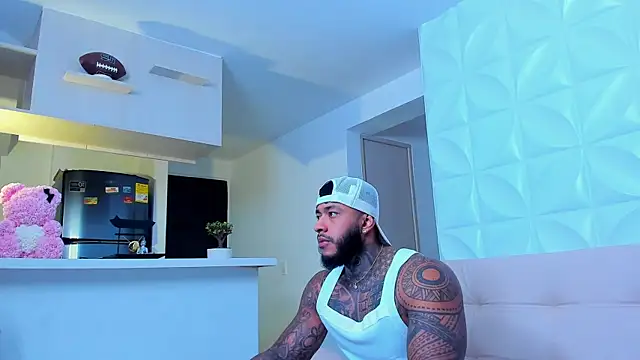 Snapshot of muscle_man16 chatting on February 16, 2025, 8:33 pm muscle man16 online show from February 16, 2025, 8:33 pm