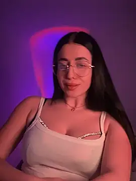 Snapshot of Emylia chatting on February 26, 2025, 9:53 pm Emylia online show from February 26, 2025, 9:53 pm