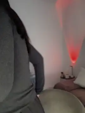 Snapshot of Emylia chatting on February 21, 2025, 2:06 pm Emylia online show from February 21, 2025, 2:06 pm