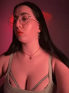 Snapshot of Emylia chatting on February 25, 2025, 7:38 pm Emylia online show from February 25, 2025, 7:38 pm