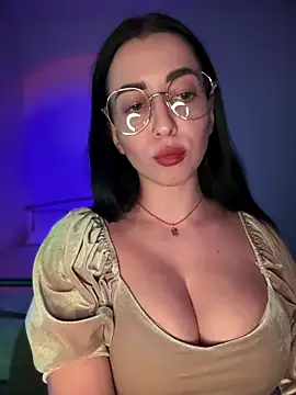 Snapshot of Emylia chatting on November 11, 2025, 6:47 pm Emylia online show from November 11, 2025, 6:47 pm