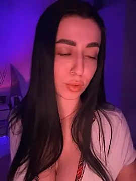 Snapshot of Emylia chatting on January 17, 2025, 7:27 pm Emylia online show from January 17, 2025, 7:27 pm