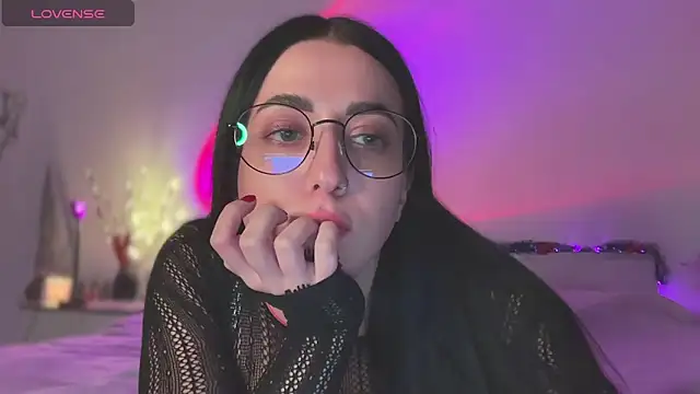 Snapshot of Emylia chatting on December 30, 2024, 12:43 am Emylia online show from December 30, 2024, 12:43 am