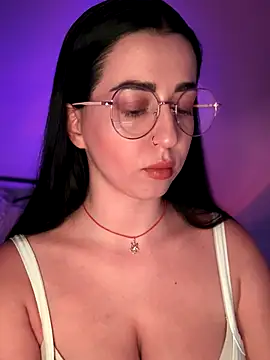 Snapshot of Emylia chatting on October 10, 2025, 3:02 pm Emylia online show from October 10, 2025, 3:02 pm