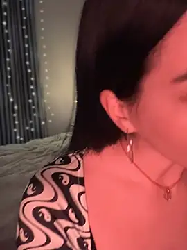 Snapshot of Emylia chatting on January 2, 2025, 11:06 pm Emylia online show from January 2, 2025, 11:06 pm