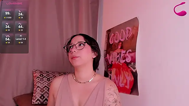 Apartment28 online show from September 10, 2025, 3:05 am