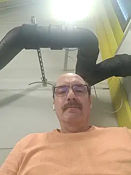 Snapshot of giesidie_1 chatting on January 14, 2025, 11:10 am giesidie 1 online show from January 14, 2025, 11:10 am