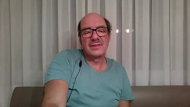 Snapshot of giesidie_1 chatting on December 1, 2025, 3:18 am giesidie 1 online show from December 1, 2025, 3:18 am