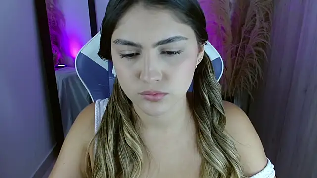 sofia henaok online show from November 24, 2025, 10:10 pm