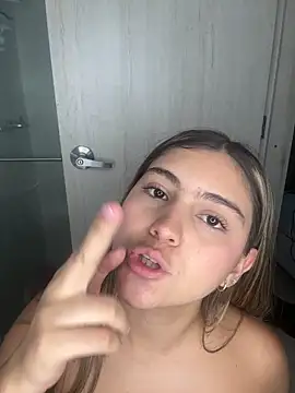 sofia henaok online show from March 5, 2026, 1:57 am