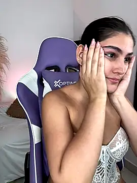 sofia henaok online show from December 15, 2025, 8:14 pm