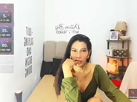 Snapshot of Trixie_Mattel21 chatting on March 2, 2026, 5:08 am Trixie Mattel21 online show from March 2, 2026, 5:08 am