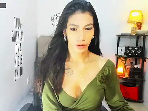 Snapshot of Trixie_Mattel21 chatting on April 12, 2026, 11:41 pm Trixie Mattel21 online show from April 12, 2026, 11:41 pm