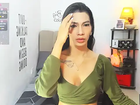 Snapshot of Trixie_Mattel21 chatting on March 25, 2026, 10:52 pm Trixie Mattel21 online show from March 25, 2026, 10:52 pm