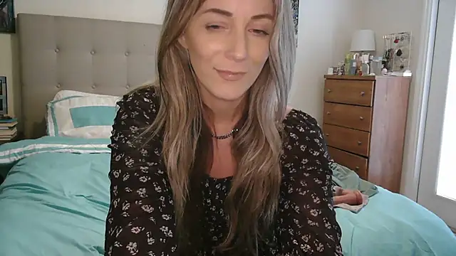 Snapshot of Heyitsmee33 chatting on February 11, 2026, 8:31 pm Heyitsmee33 online show from February 11, 2026, 8:31 pm