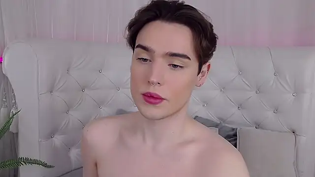 RobbyCharming online show from April 12, 2026, 4:27 am