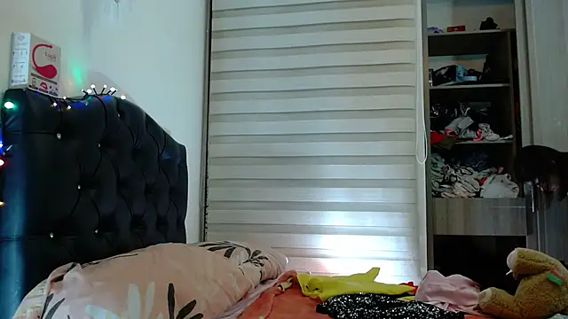 Snapshot of gooddes303salome chatting on November 17, 2025, 7:34 am gooddes303salome online show from November 17, 2025, 7:34 am